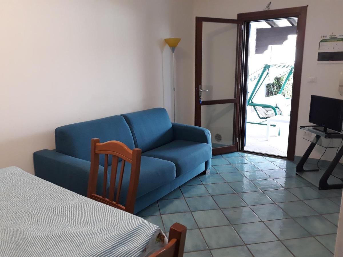 Villa In Villaggio ポルト・チェザーレオ エクステリア 写真