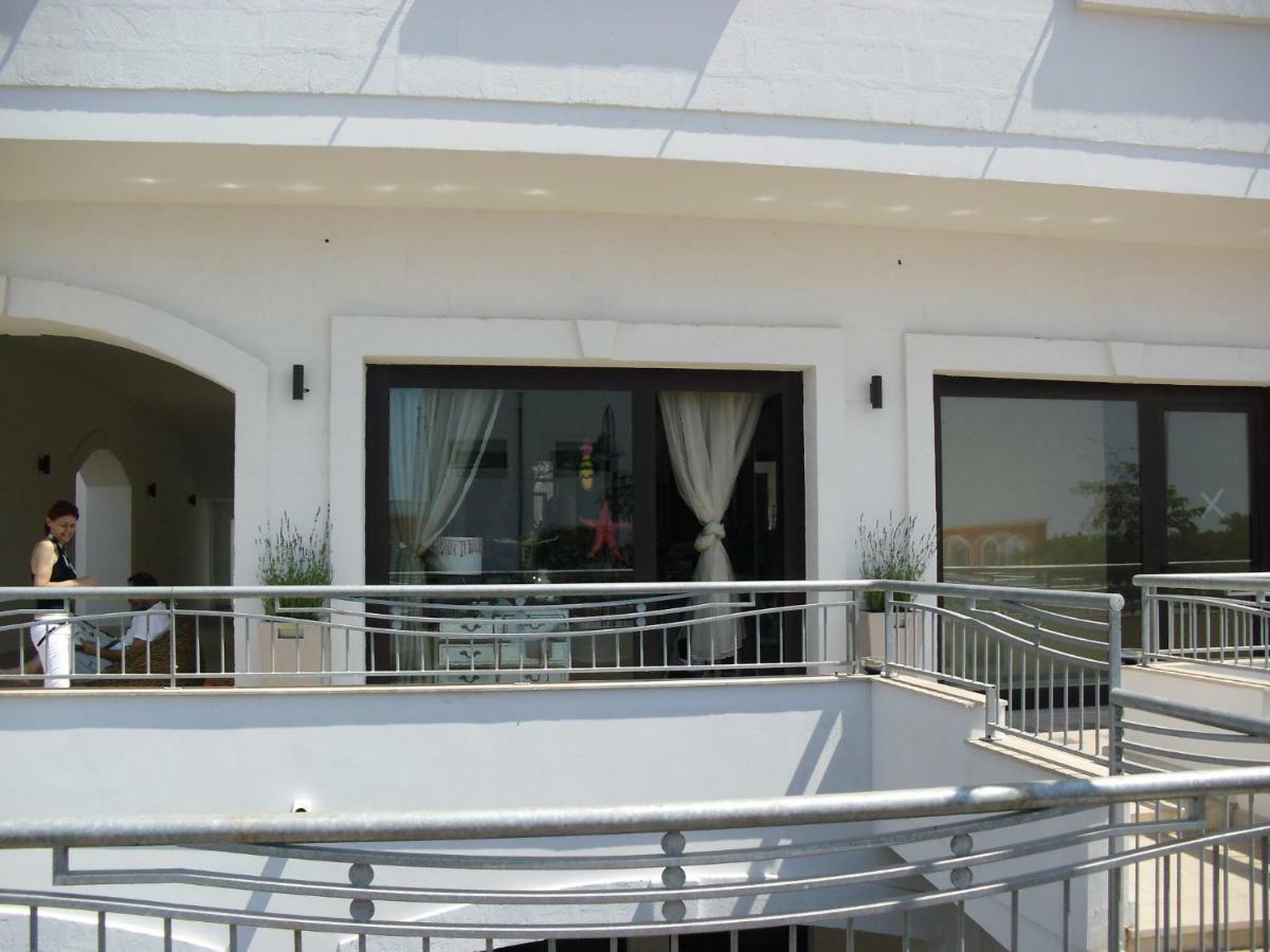 Villa In Villaggio ポルト・チェザーレオ エクステリア 写真
