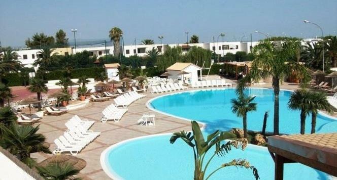 Villa In Villaggio ポルト・チェザーレオ エクステリア 写真