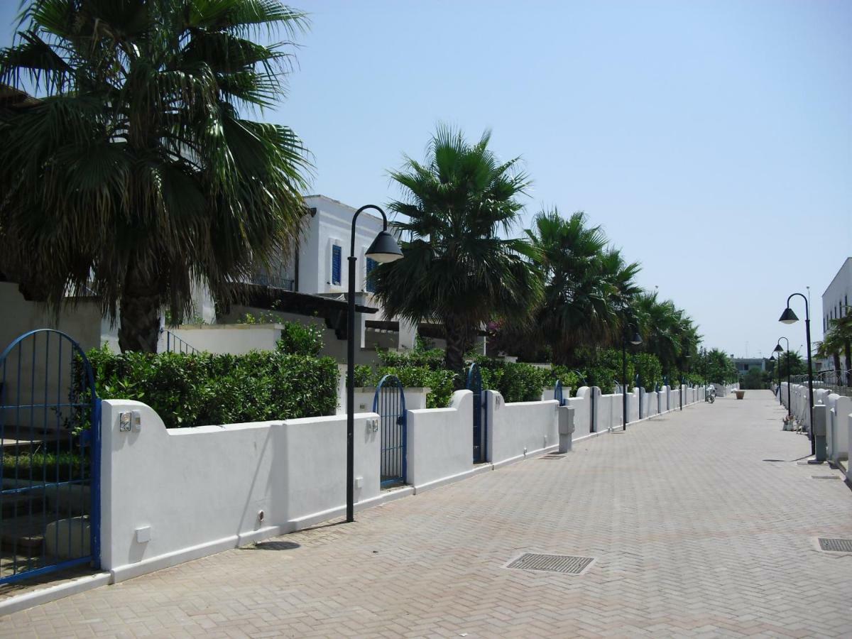 Villa In Villaggio ポルト・チェザーレオ エクステリア 写真