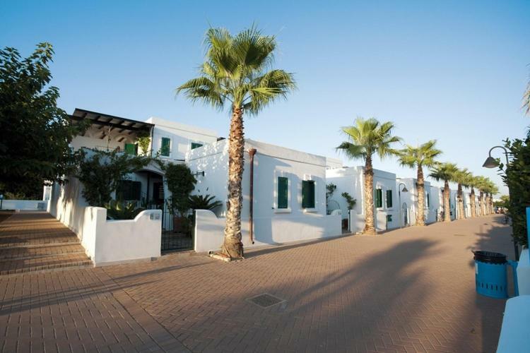 Villa In Villaggio ポルト・チェザーレオ エクステリア 写真